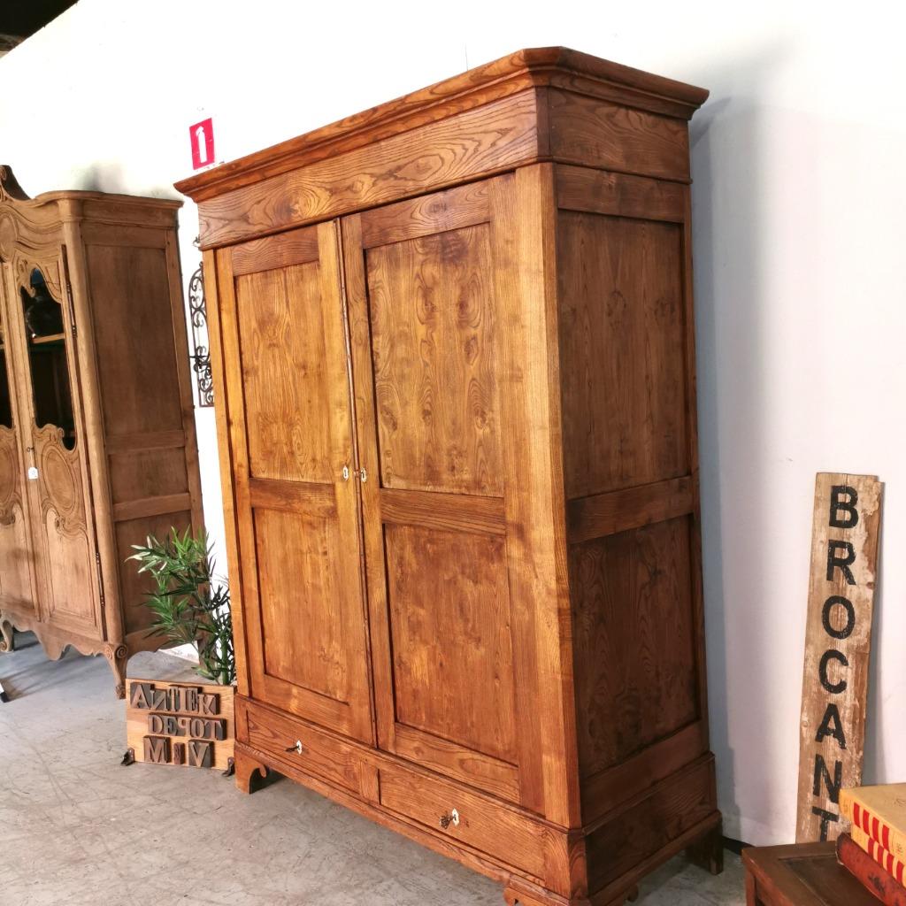 Armoire française ancienne en bois de châtaignier H 202 L 14, Enlèvement