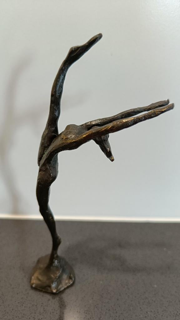 Bronzen danseres, Enlèvement ou Envoi