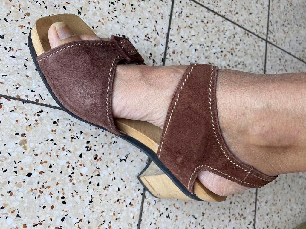 Sandales sabot à talon en daim marron –  38/39, Vêtements | Femmes, Enlèvement ou Envoi, Autres couleurs, Comme neuf, Artisanale
