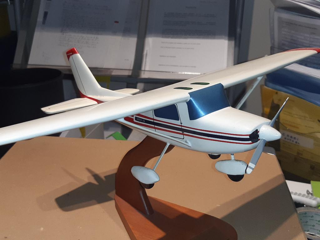Cessna 152 houten model zonder snede, Ophalen, Zo goed als nieuw, Schaalmodel