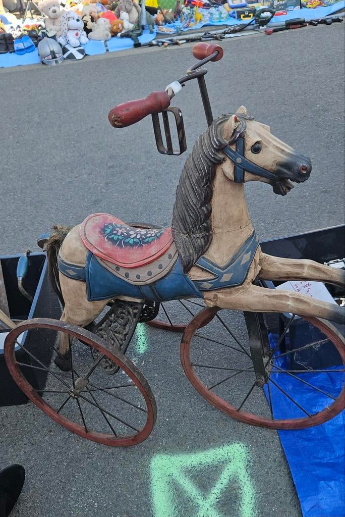 Ancien  tricycle cheval, Enlèvement