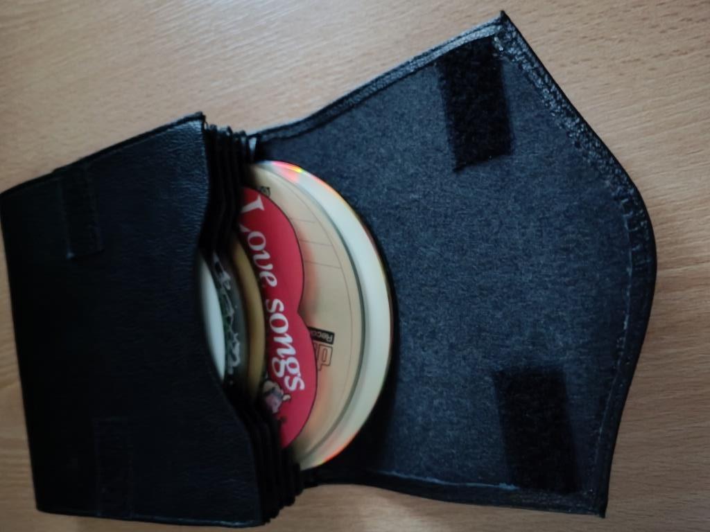 Etui porte-CD en cuir noir, capacité 6 CD, fermeture scratch, CD & DVD, Enlèvement, Comme neuf