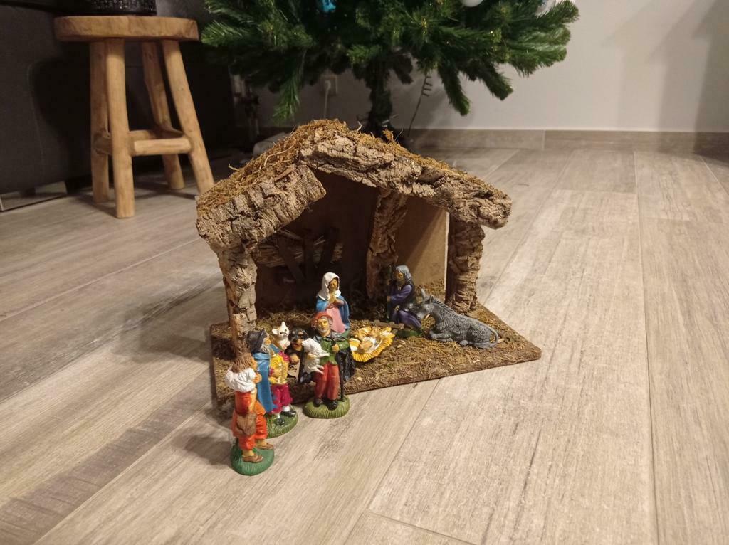 Kerststal met figuren, Ophalen of Verzenden, Zo goed als nieuw