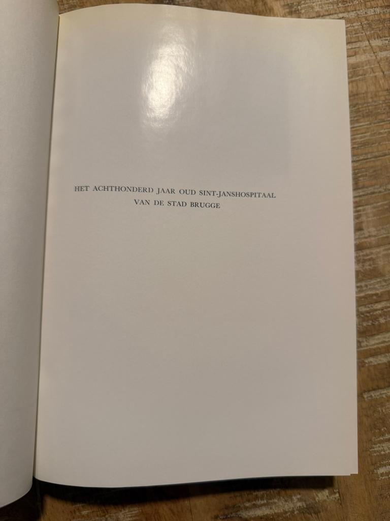 Het 800 jaar oud sint-Janshospitaal - A. Van den Bon, Boeken, 14e eeuw of eerder, Ophalen of Verzenden, Zo goed als nieuw, A. Van den Bon