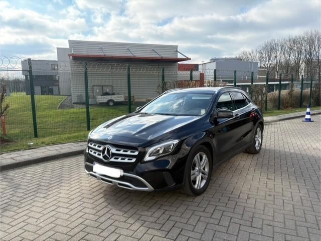 Mercedes GLA 180d, Bluetooth, Zwart, Leder en Stof, Zwart