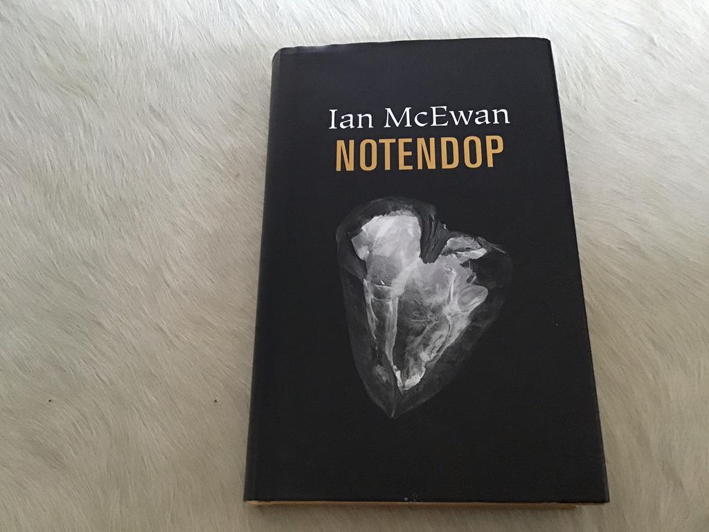 Notendop-Ian McEwan, Ophalen of Verzenden, Zo goed als nieuw