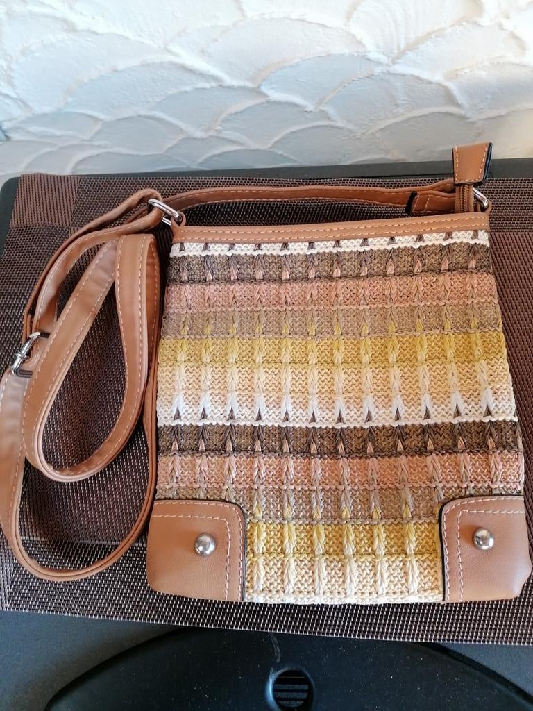 Sac à bandoulière en cuir souple "Giuliano" très bon état., Bijoux, Sacs & Beauté, Enlèvement ou Envoi, Comme neuf, Sac à bandoulière