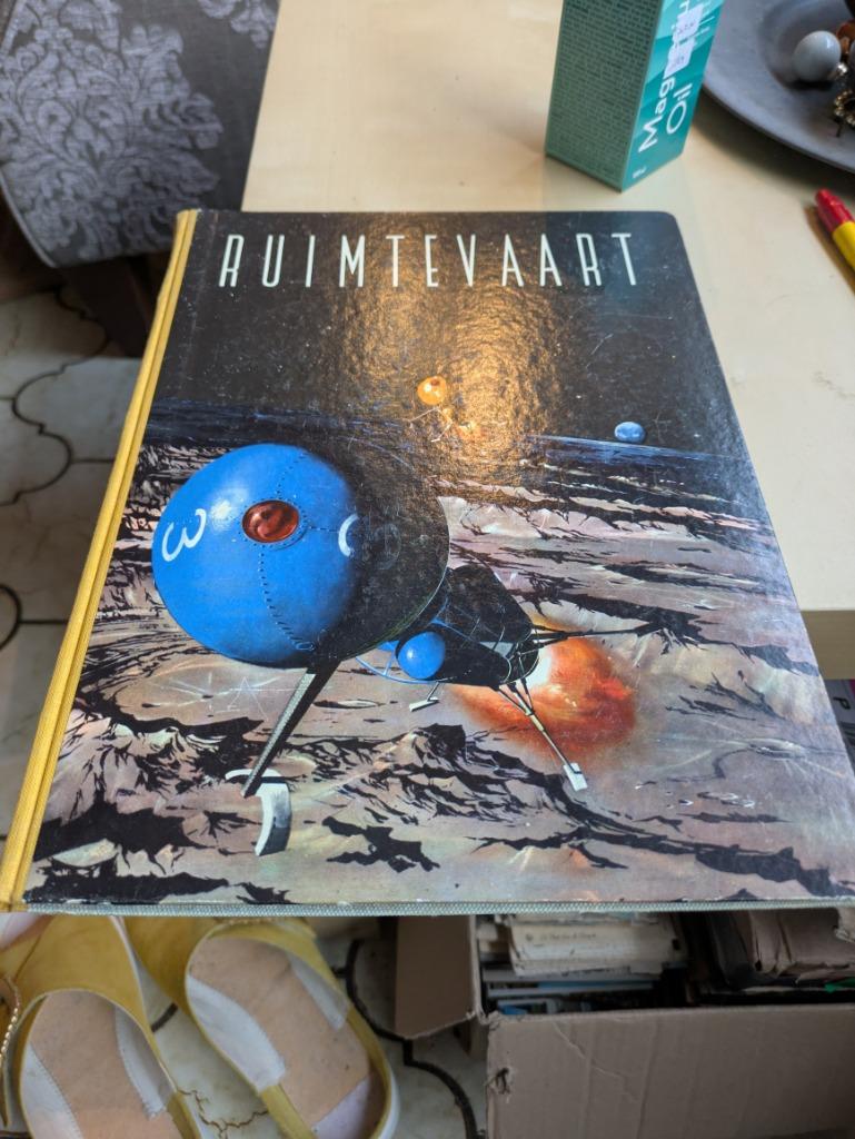 Ruimtevaart, Ophalen of Verzenden, Gelezen, Plaatjesalbum