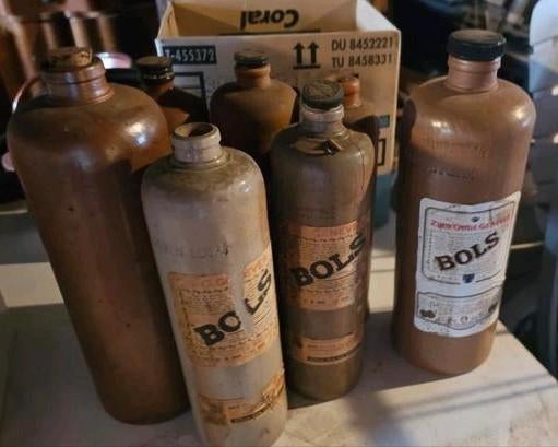 7 pots en pierre contenant des bols de genièvre. Malheureuse, Antiquités & Art, Enlèvement ou Envoi