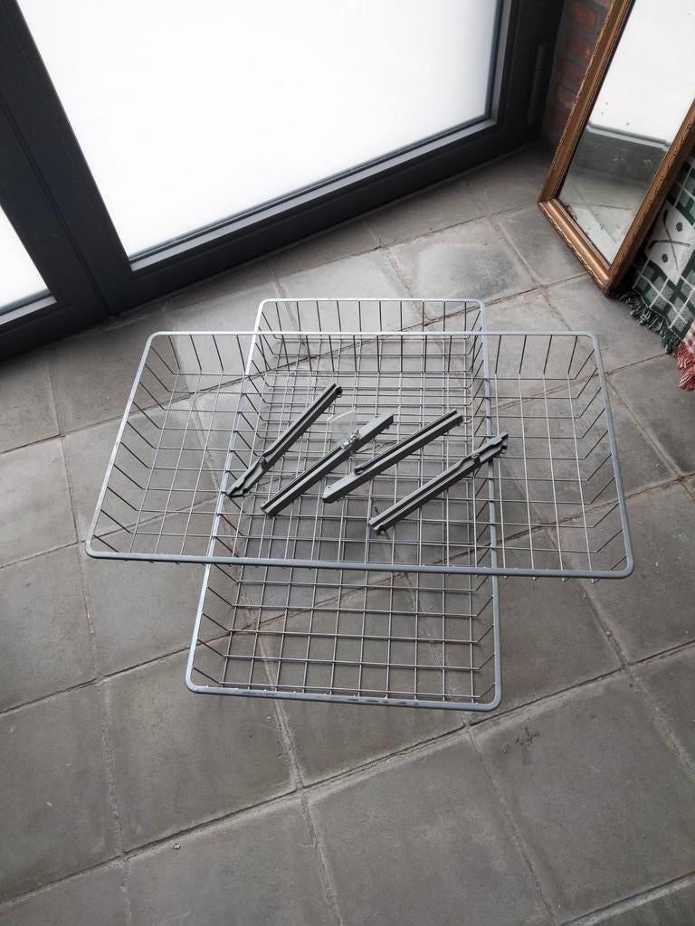 Metalen manden met dragers.afm 95 op 54 cm.hoogte 10 cm, Huis en Inrichting, Kasten | Kleerkasten, Ophalen
