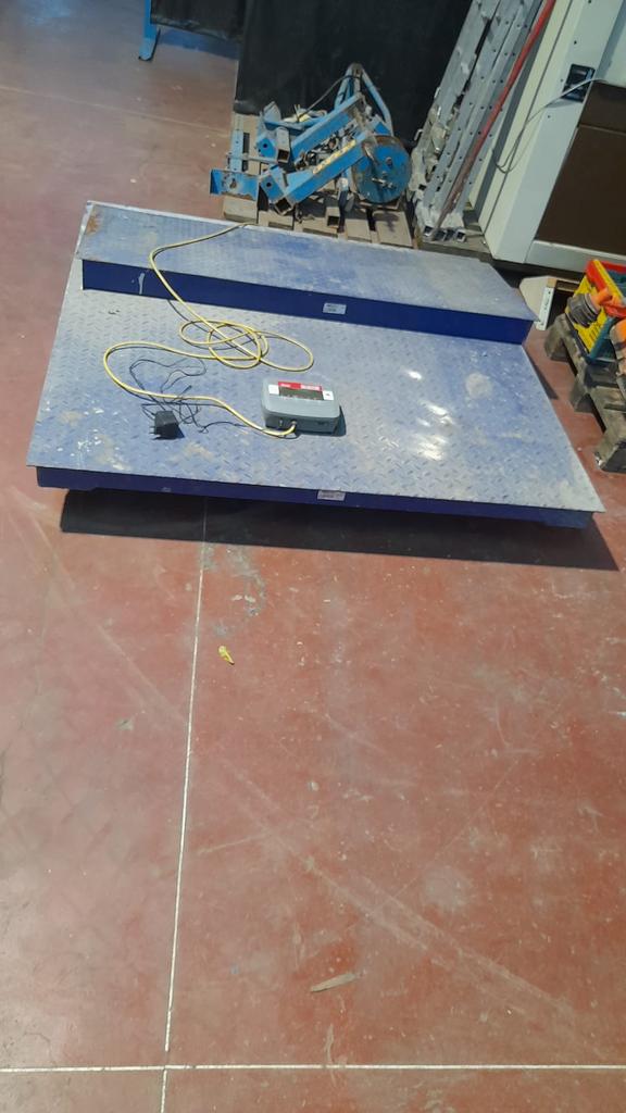 Weegbrug electronisch 1500 kg Ohaus, Ophalen, Zo goed als nieuw