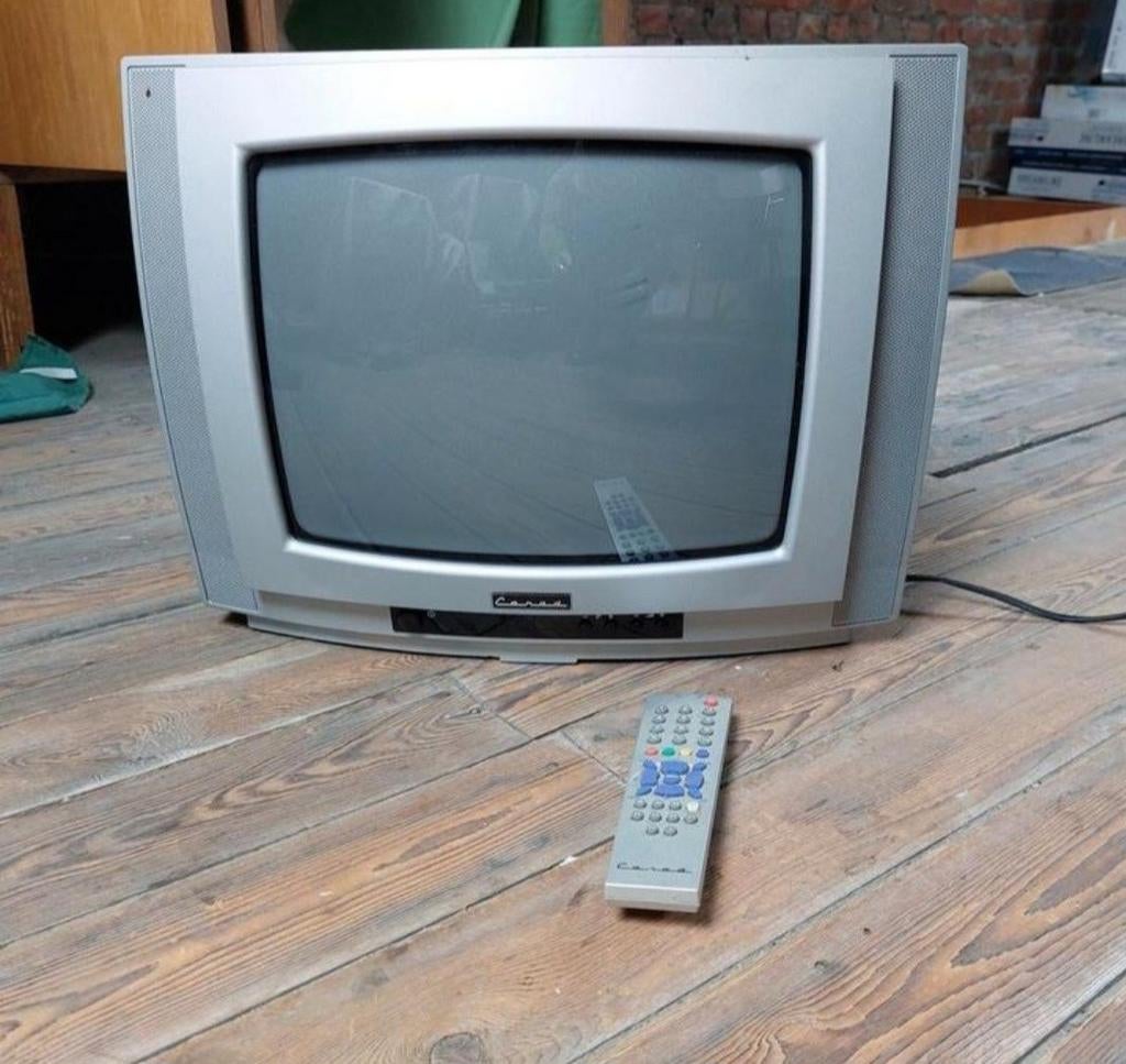 Klein zwart wit tv, Ophalen