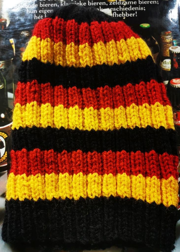 Handwerk gebreide Belgische kleuren pots, Sport en Fitness, Ophalen of Verzenden, Nieuw, Clubaccessoires