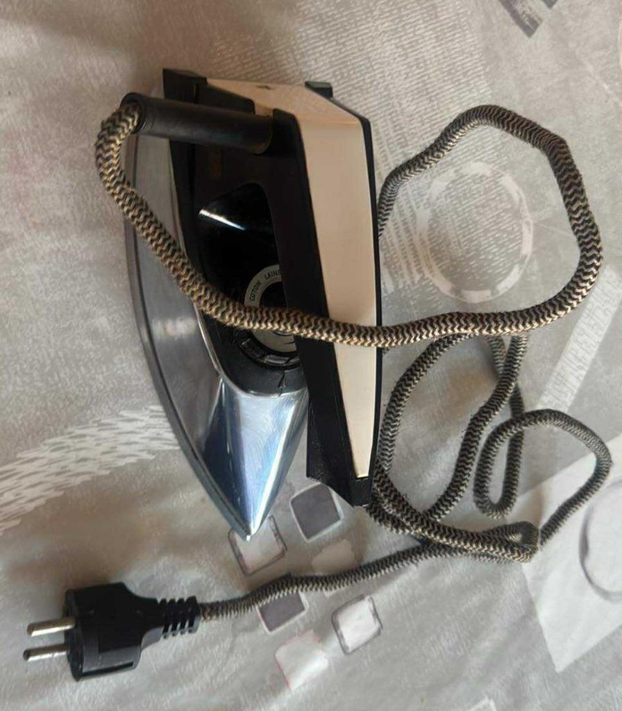 Fer à repasser vintage année 60 70, Elektronische apparatuur, Strijkijzers en Strijkplanken, Ophalen, Gebruikt