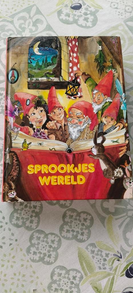 Sprookjes boek met 45 verhalen en mooie tekeningen., Ophalen