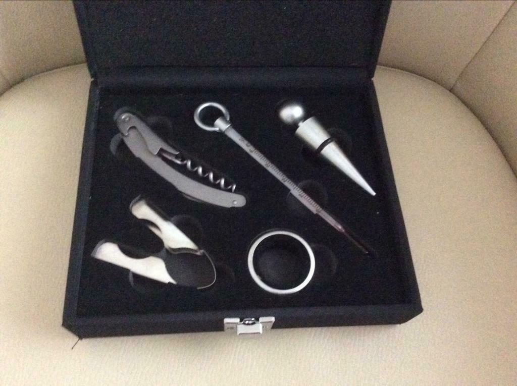 Wijnset. . 5 stuks    met thermometer...in koffertje..., Collections, Enlèvement ou Envoi