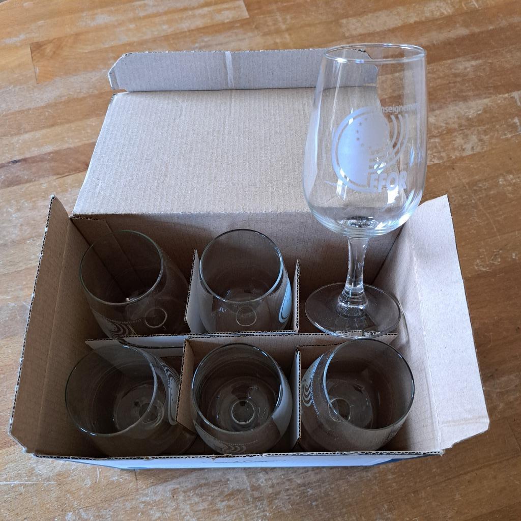 6 verres dégustation bière, Maison & Meubles, Enlèvement, Comme neuf, Verre, Verre ou Verres
