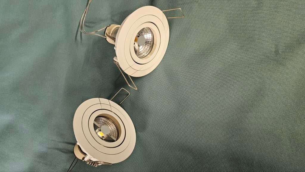 2  220v spots with megaman 7w bulb for 78-80mm hole, Verzamelen, Ophalen of Verzenden, Gebruikt