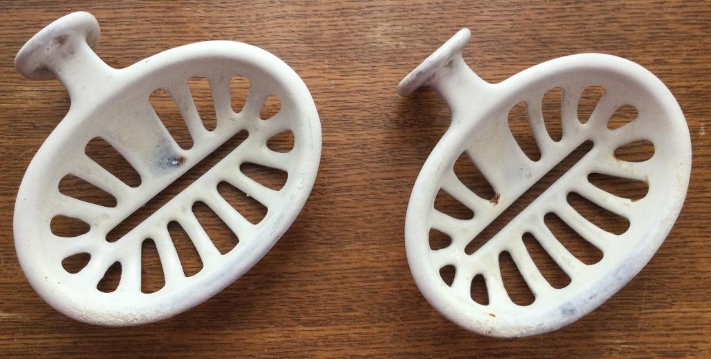 Witte emaillen zeepbakjes, Ophalen of Verzenden, Gebruikt, Wit