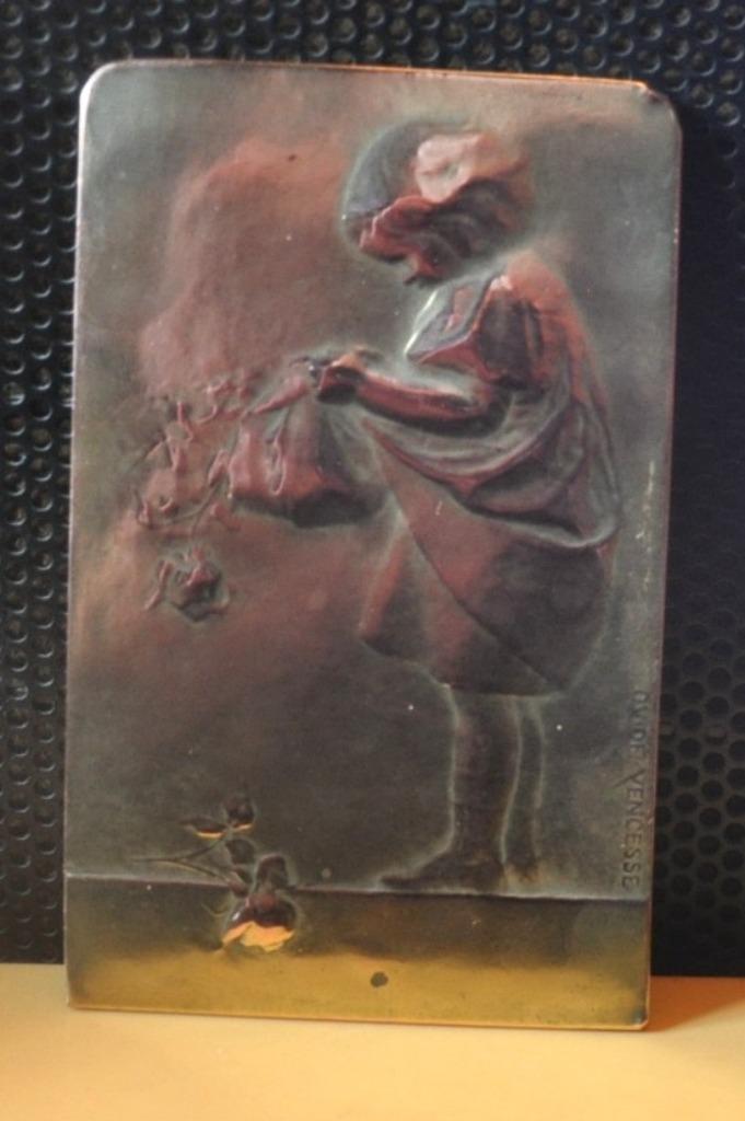 plaquette bronze doré l'enfant aux roses ovide yencesse, Enlèvement ou Envoi, Bronze
