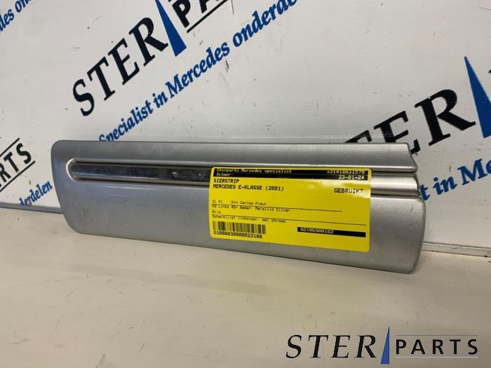Sierstrip van een Mercedes E-Klasse, Ophalen of Verzenden, 3 maanden garantie, Gebruikt, Mercedes-Benz