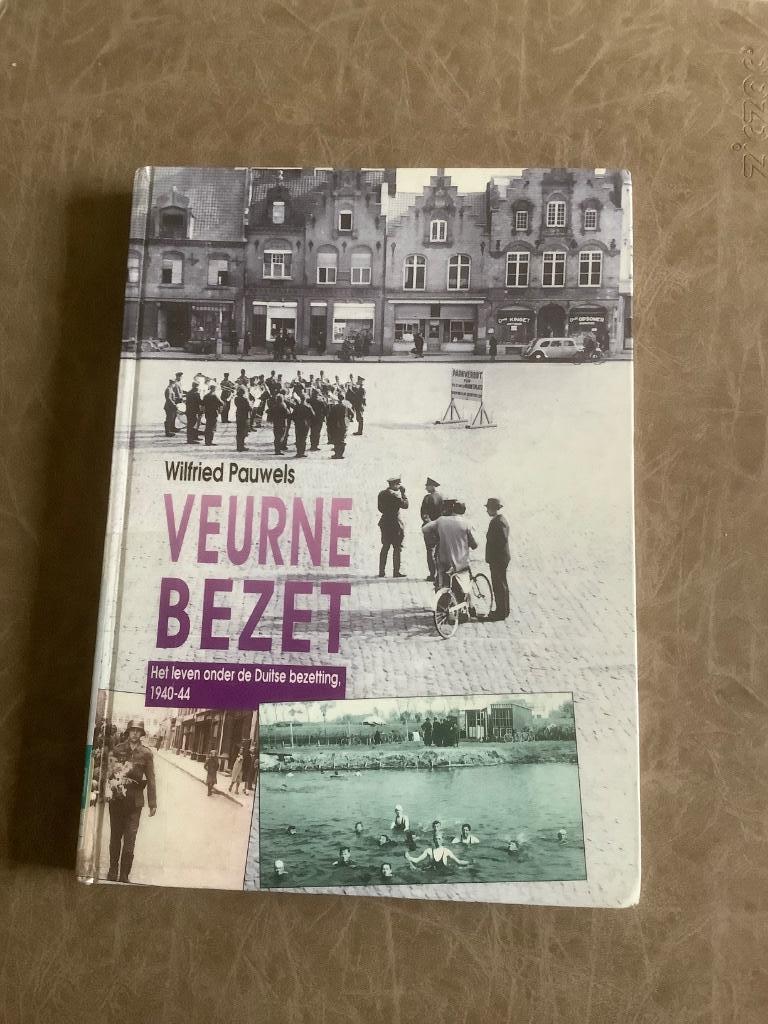 boek:Veurne bezet (in wereldoorlog 2), Ophalen of Verzenden, Tweede Wereldoorlog, Gelezen