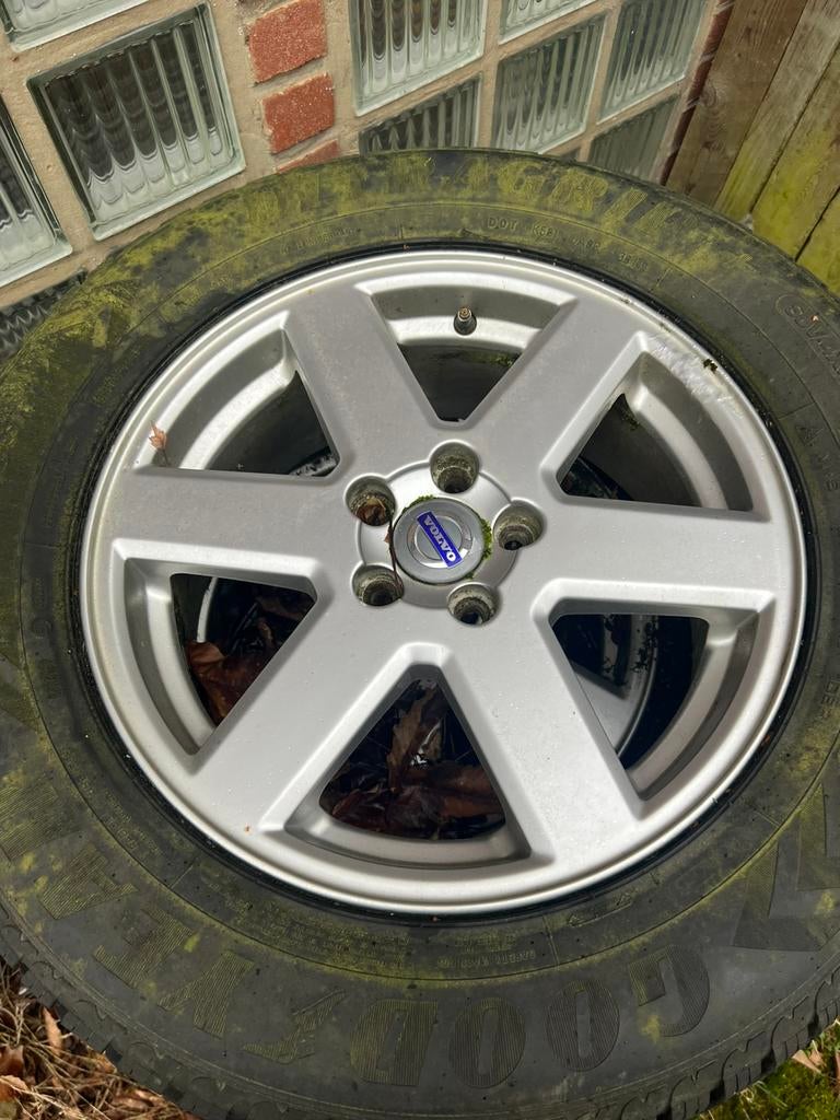 4 Pneus hiver volvo avec jantes, Autos : Pièces & Accessoires, Enlèvement ou Envoi, Pneus hiver, Pneu(s)