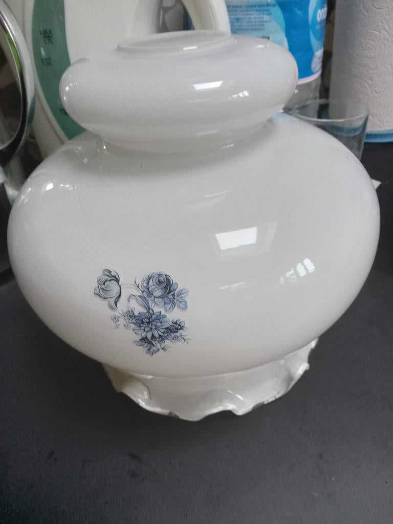 De couleur blanche avec fleurs bleue, Antiquités & Art, Enlèvement ou Envoi