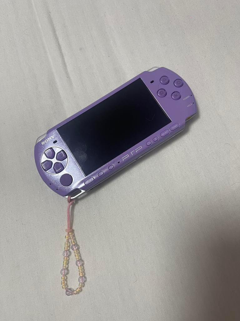 Psp 3000 edition limité en mauve, Consoles de jeu & Jeux vidéo, Consoles de jeu | Sony PSP, Enlèvement, Comme neuf, PSP, Avec jeux