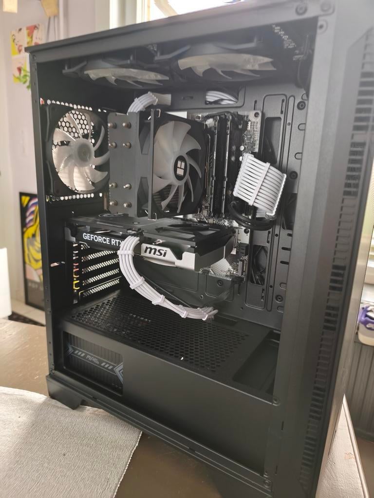 GLOEDNIEUWE Gaming PC - RTX 5060 Ti & Ryzen 5 7600X 32gbDDR5, Computers en Software, Ophalen