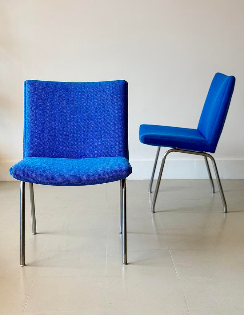 Airport chair by Hans J Wegner, Denmark, 1960s, Huis en Inrichting, Ophalen, Twee, Blauw, Zo goed als nieuw