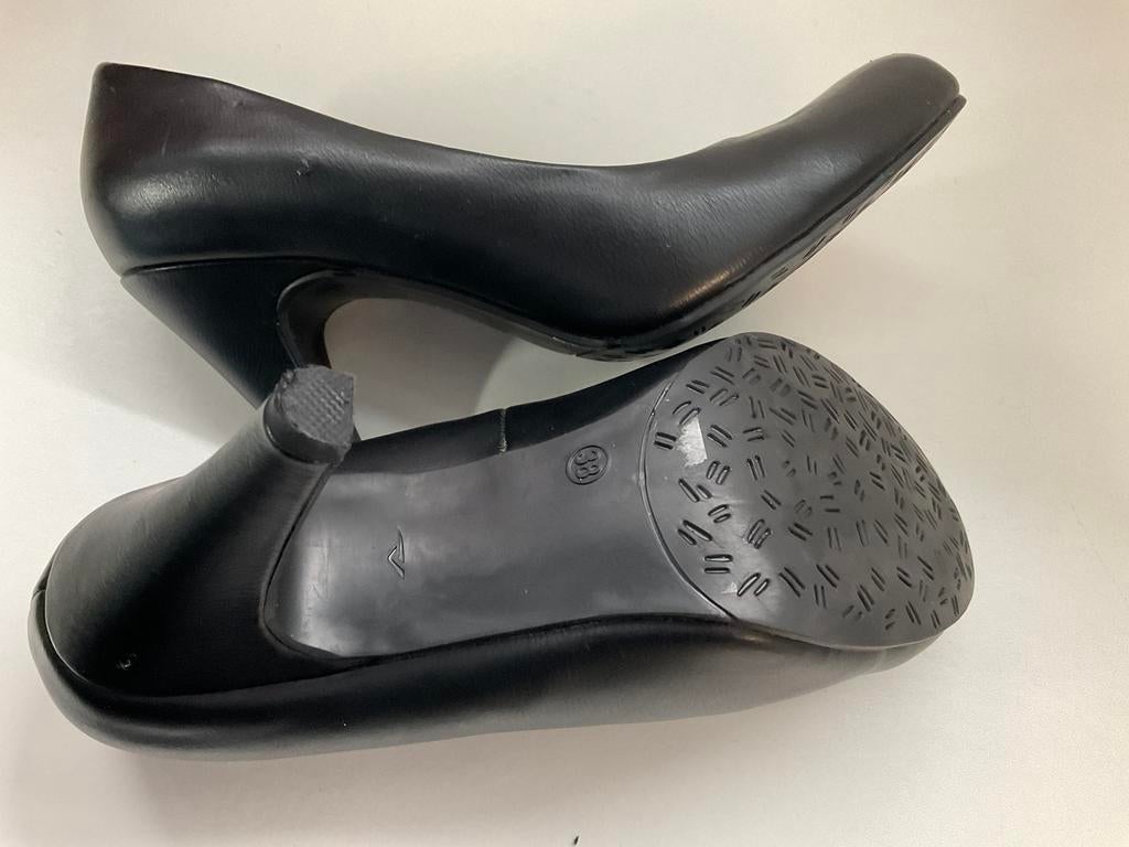 Zwarte dames pump 2-bizzy maat 38, Pumps, Zwart, Ophalen of Verzenden, Zo goed als nieuw