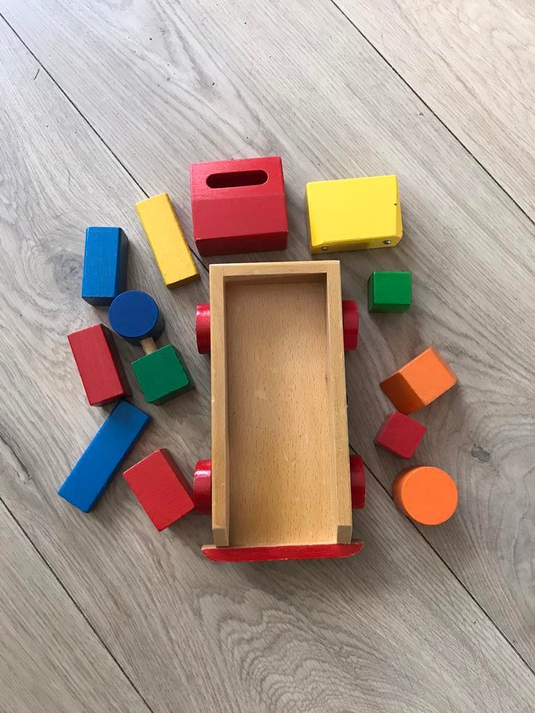 Houten blokjes met karretje, Enlèvement, Utilisé