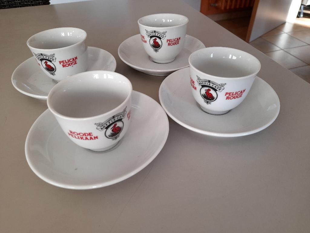 4 mokkatasjes De rode pelikaan., Ophalen of Verzenden, Nieuw, Porselein