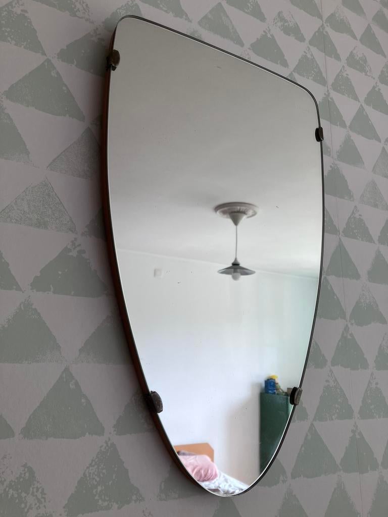 Oude vintage spiegel in schildvorm, Huis en Inrichting, Woonaccessoires | Spiegels, Ophalen of Verzenden, Zo goed als nieuw