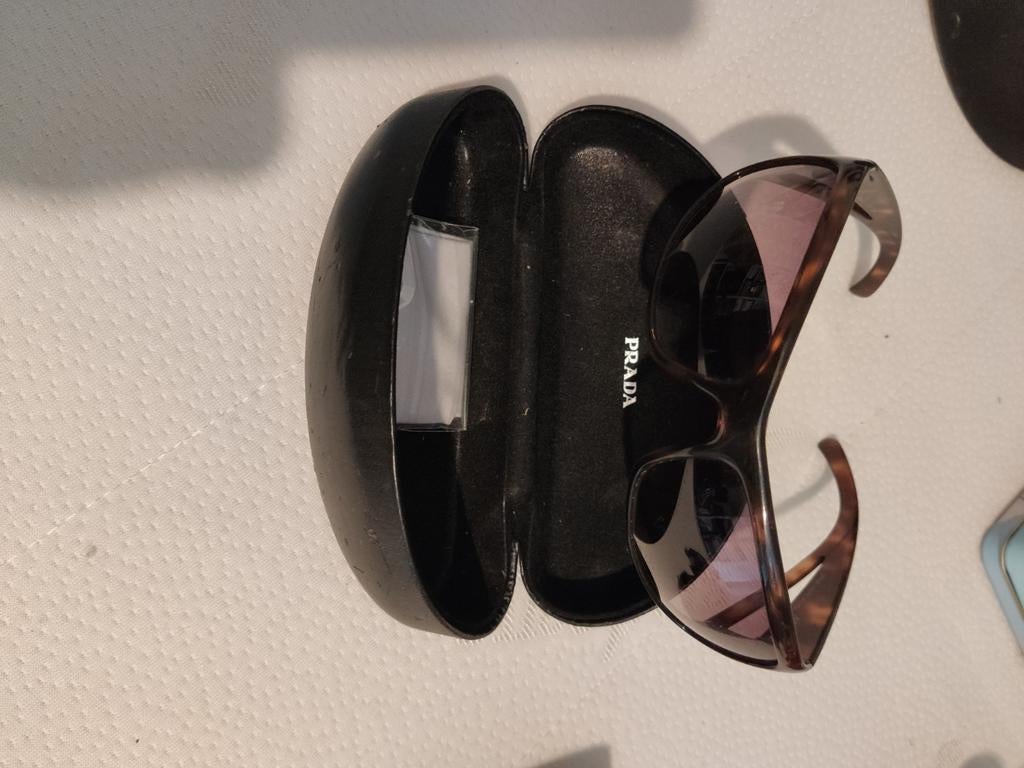Zonnebril Prada + origineel doosje, Ophalen, Gebruikt