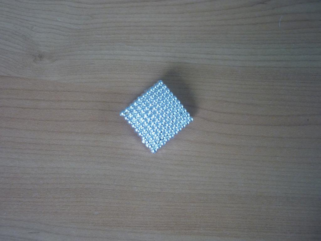 Gratis Zilverkleurige kunststof broche 2,5x2,5 cm, Ophalen of Verzenden