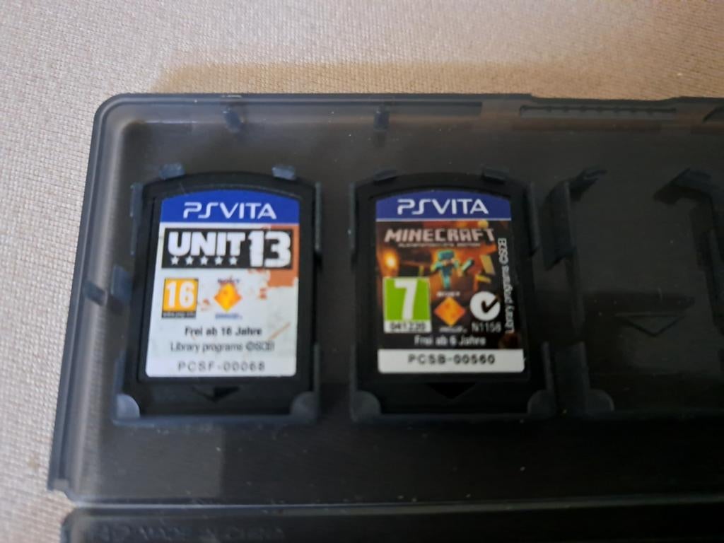PS Vita Minecraft /Unit 13, Games en Spelcomputers, Ophalen of Verzenden, Gebruikt