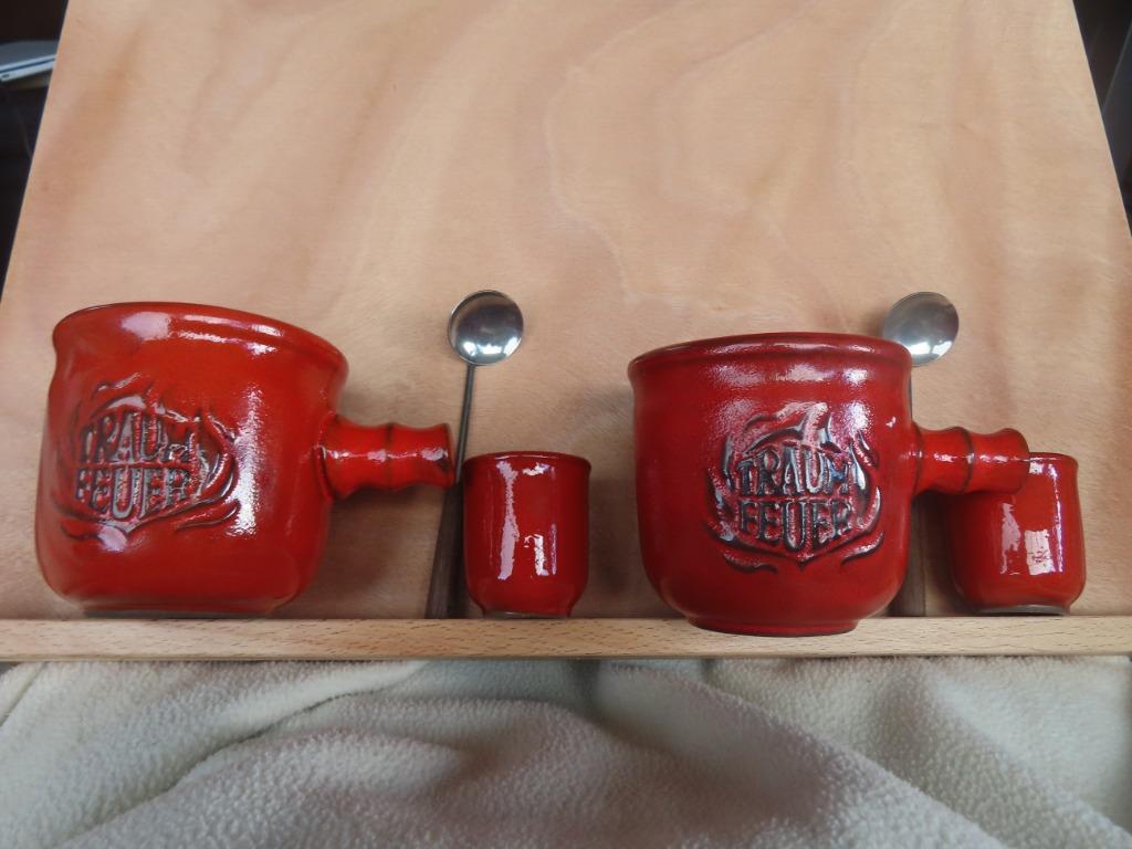 NIEUW / Traum Feuer set / MET 2 mokken 2 shotgl en 2 lepels, Nieuw, Ophalen of Verzenden, Overige stijlen, Kop(pen) en/of Schotel(s)