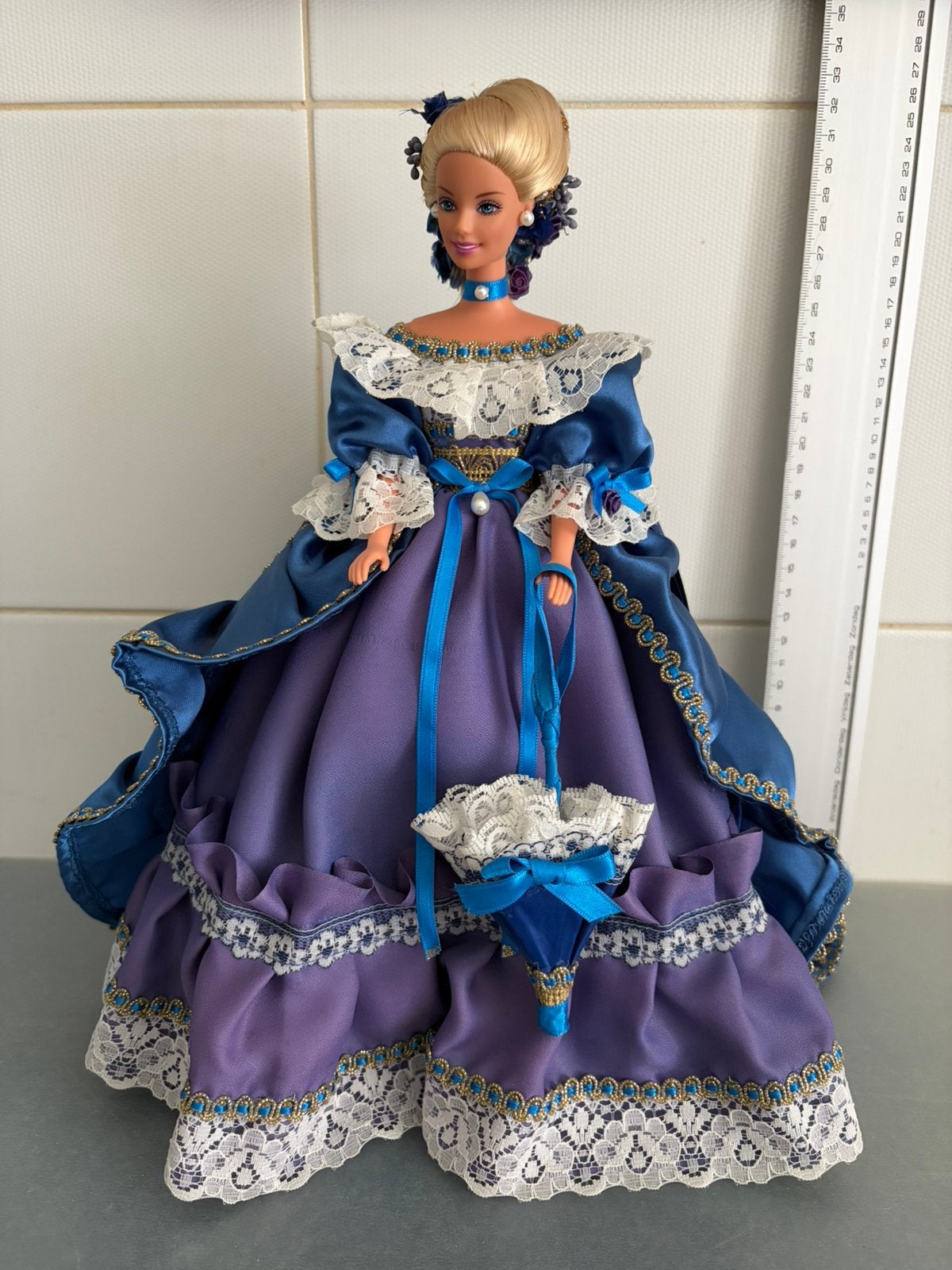 Barbie en robe de bal, Collections, Poupées, Enlèvement ou Envoi, Comme neuf