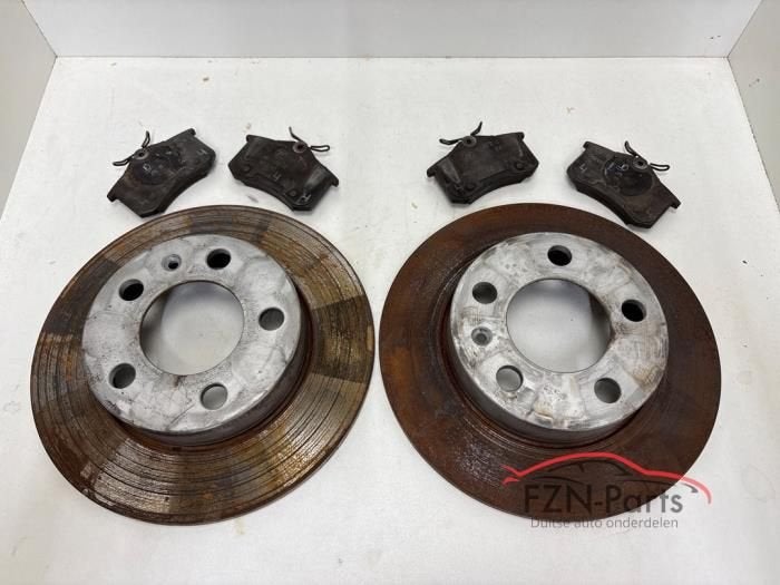 VW Polo 2G Remschijven + Blokken achterzijde, Ophalen of Verzenden, Gebruikt