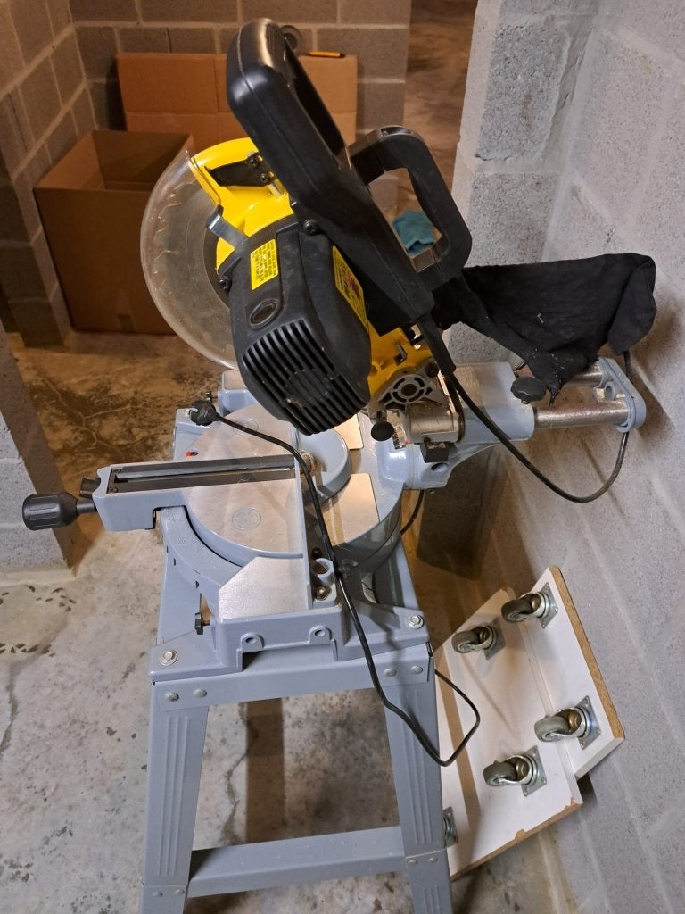 Afkortzaag / verstekzaag met onderstel, Bricolage & Construction, Outillage | Scies mécaniques, Utilisé, Scie à onglet, Enlèvement
