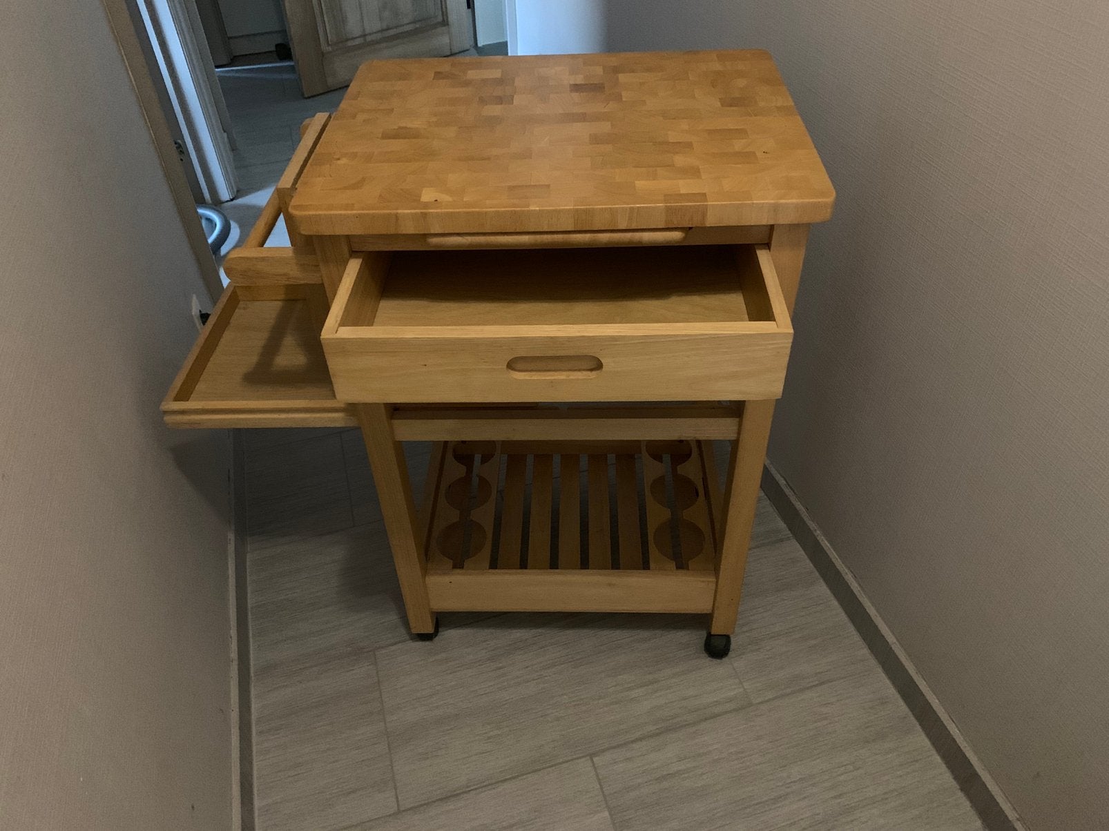Super handig keukentafeltje, Huis en Inrichting, Tafels | Bijzettafels, Ophalen, 55 tot 75 cm, Zo goed als nieuw, 60 cm of meer