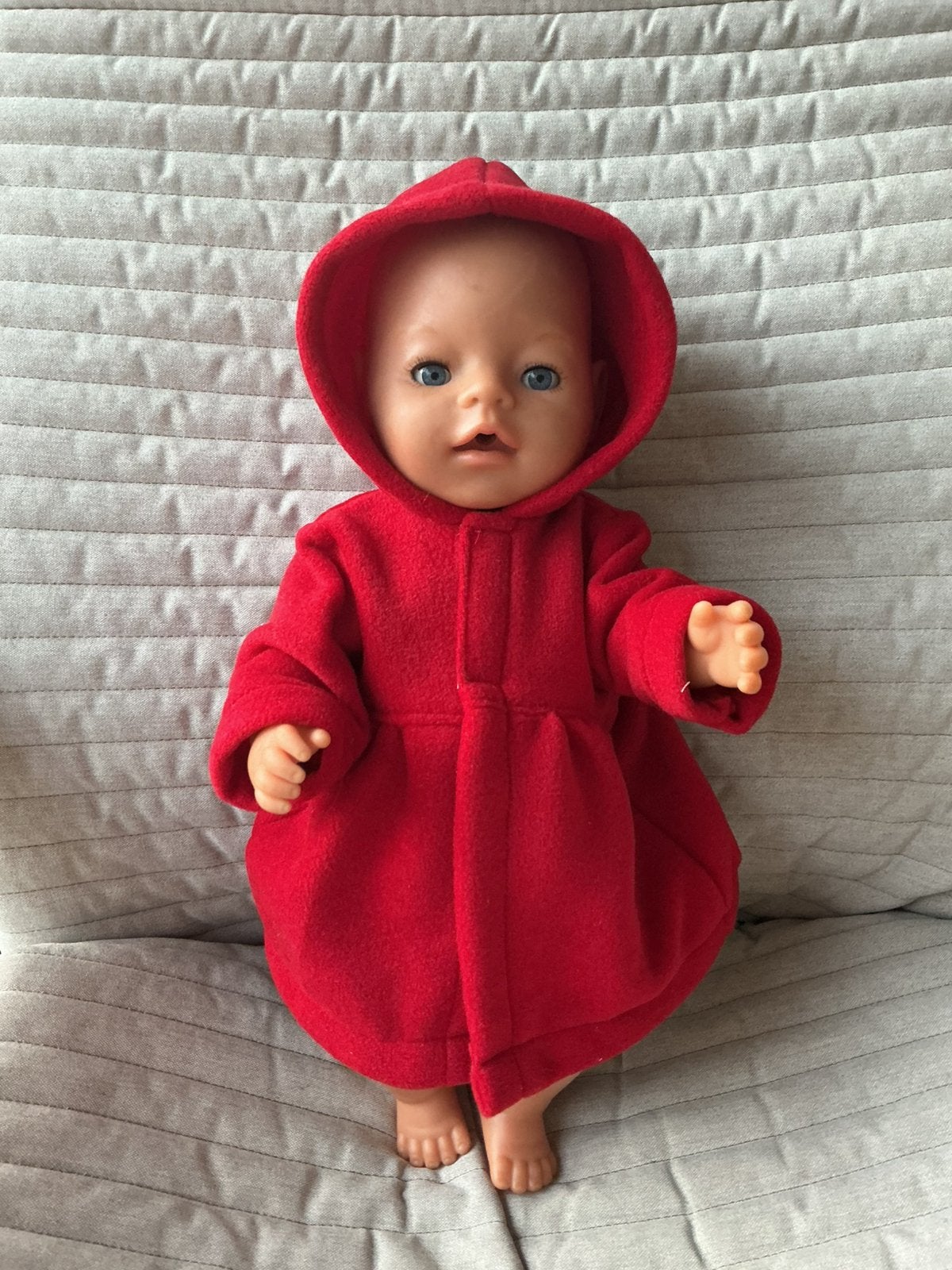 180. Babyborn: Nieuw rood fleece manteltje, Ophalen of Verzenden, Nieuw, Babypop
