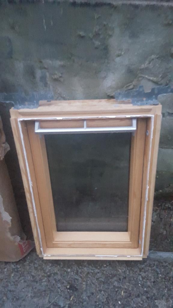 velux (posé 6 mois) 78x98 et 55x78 + raccord + option pose, Enlèvement, Comme neuf, Bois