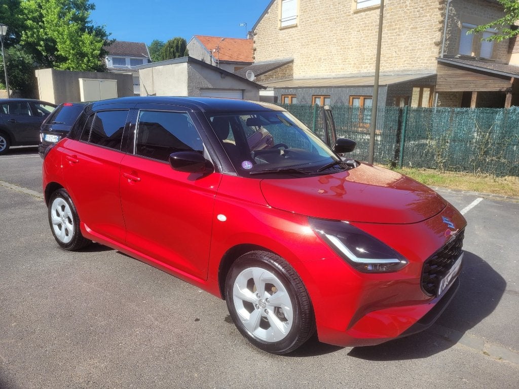SUZUKI SWIFT IV, essence, très économique, Autos, Rouge, Achat, Apple Carplay, Euro 6