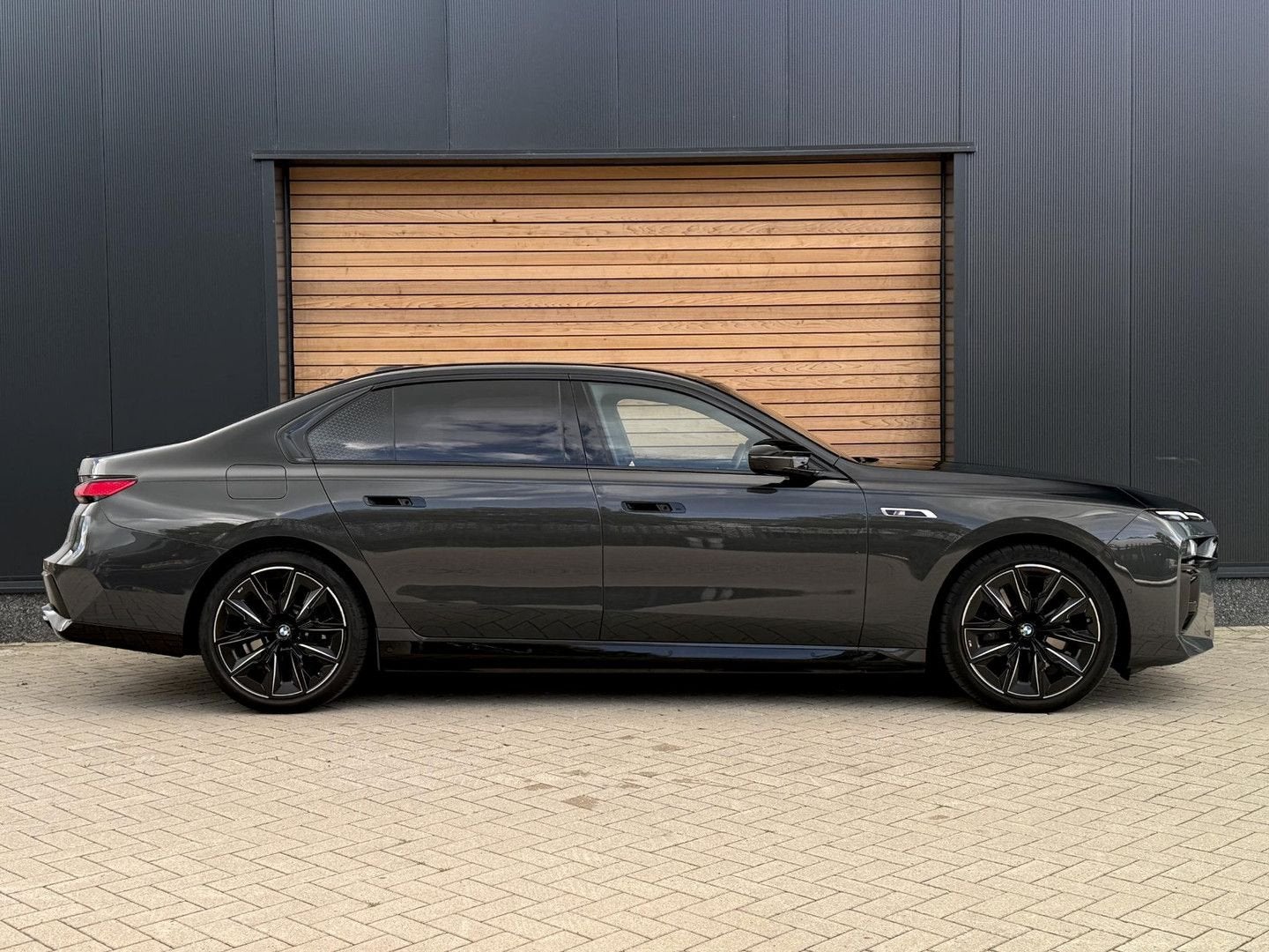 BMW M760 7-serie M760e xDrive REAR-ENTERTAINMENT|SKYLOUNGE|I, Autos, BMW, Argent ou Gris, Achat, 22 kWh, Entreprise
