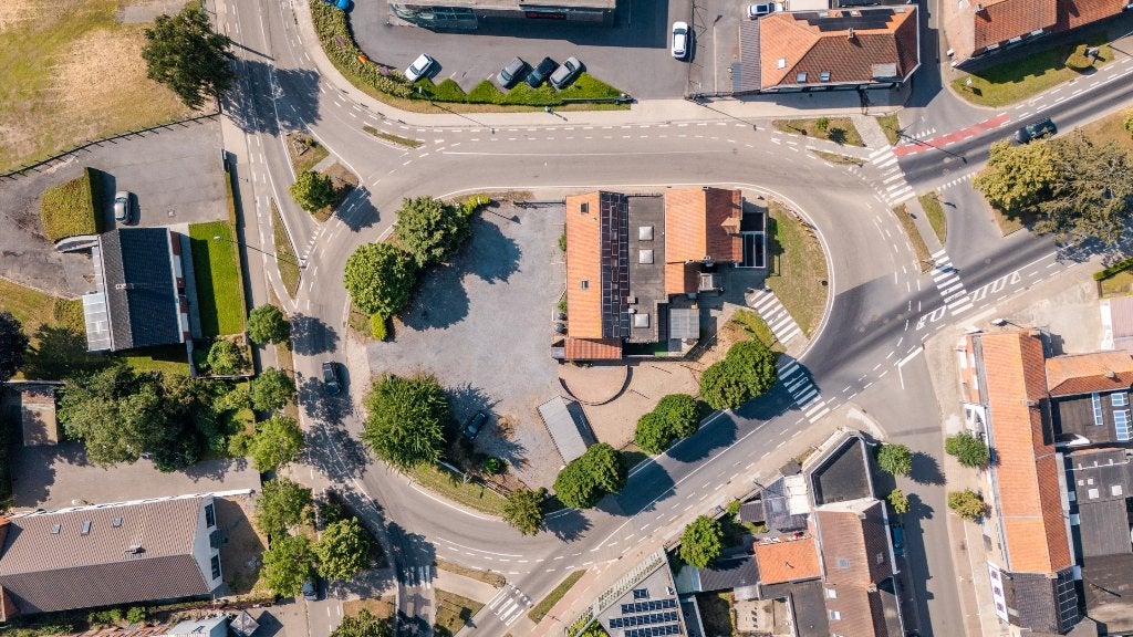 Herontwikkelingssite met bestaand gebouw op 1339 m², Immo, 1000 tot 1500 m², Westrozebeke, Provincie West-Vlaanderen, Woning met bedrijfsruimte