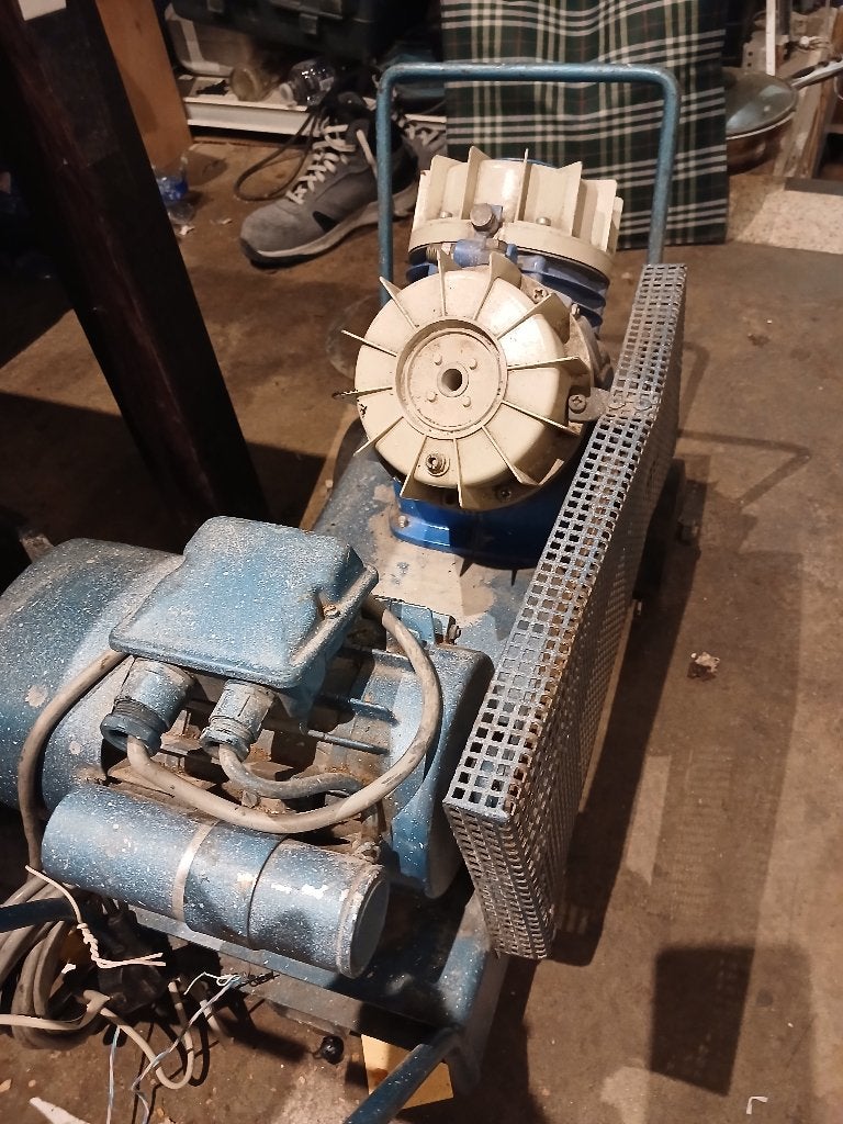 Compresseur, Bricolage & Construction, Moins de 25 litres, Enlèvement ou Envoi, Mobile, 200 à 400 litres/min