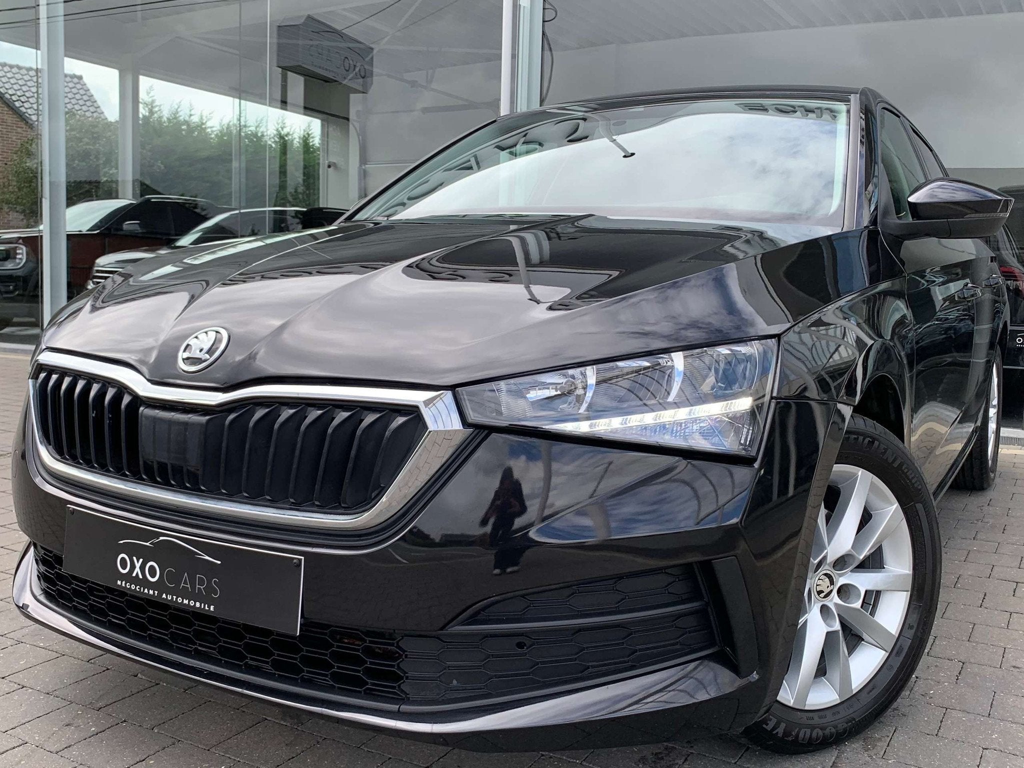 Skoda Scala 1.0TSI 116CV Essence / Airco / CarPlay / KeyLess, Entreprise, Noir, 5 portes, Tissu